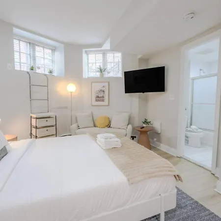 Quaint Studio Apt Steps From Back Bay